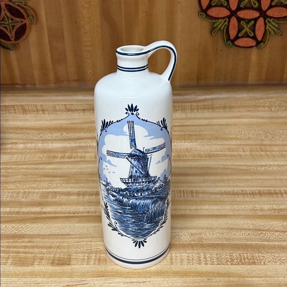 Blue Delft’s Porcelain Vase